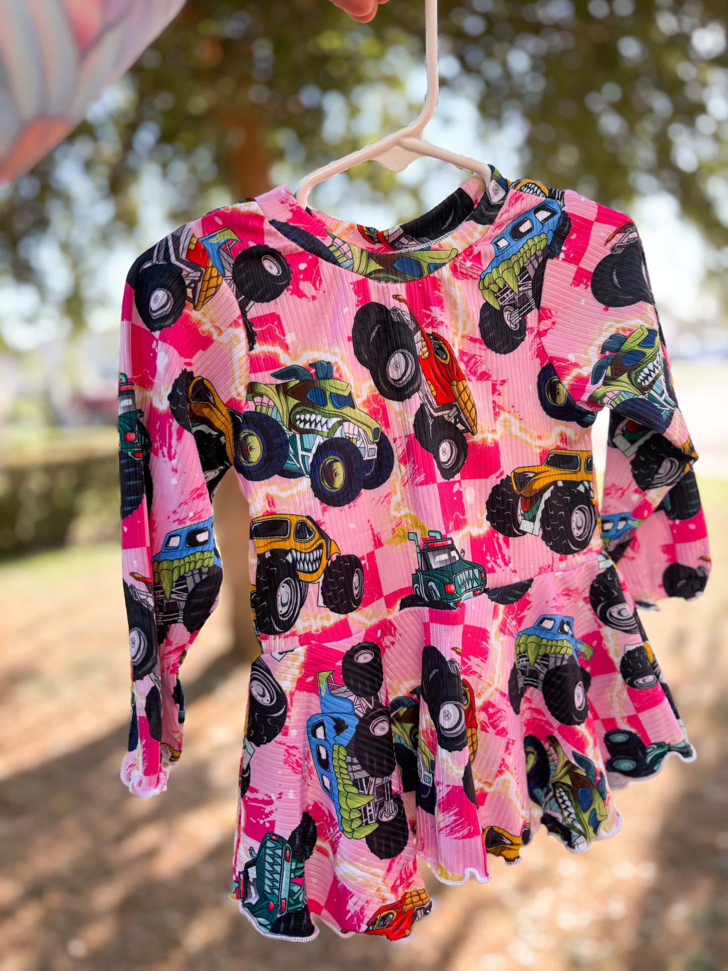 5t long sleeve peplum lettuce hem